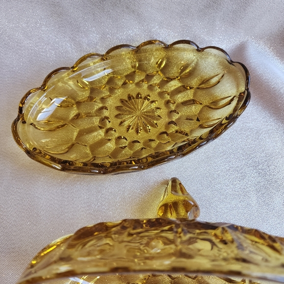 Vintage Anchor Hocking ‘Fairfield’ Golden Honey Amber Glass Covered Butter Dish - Picture 6 of 7